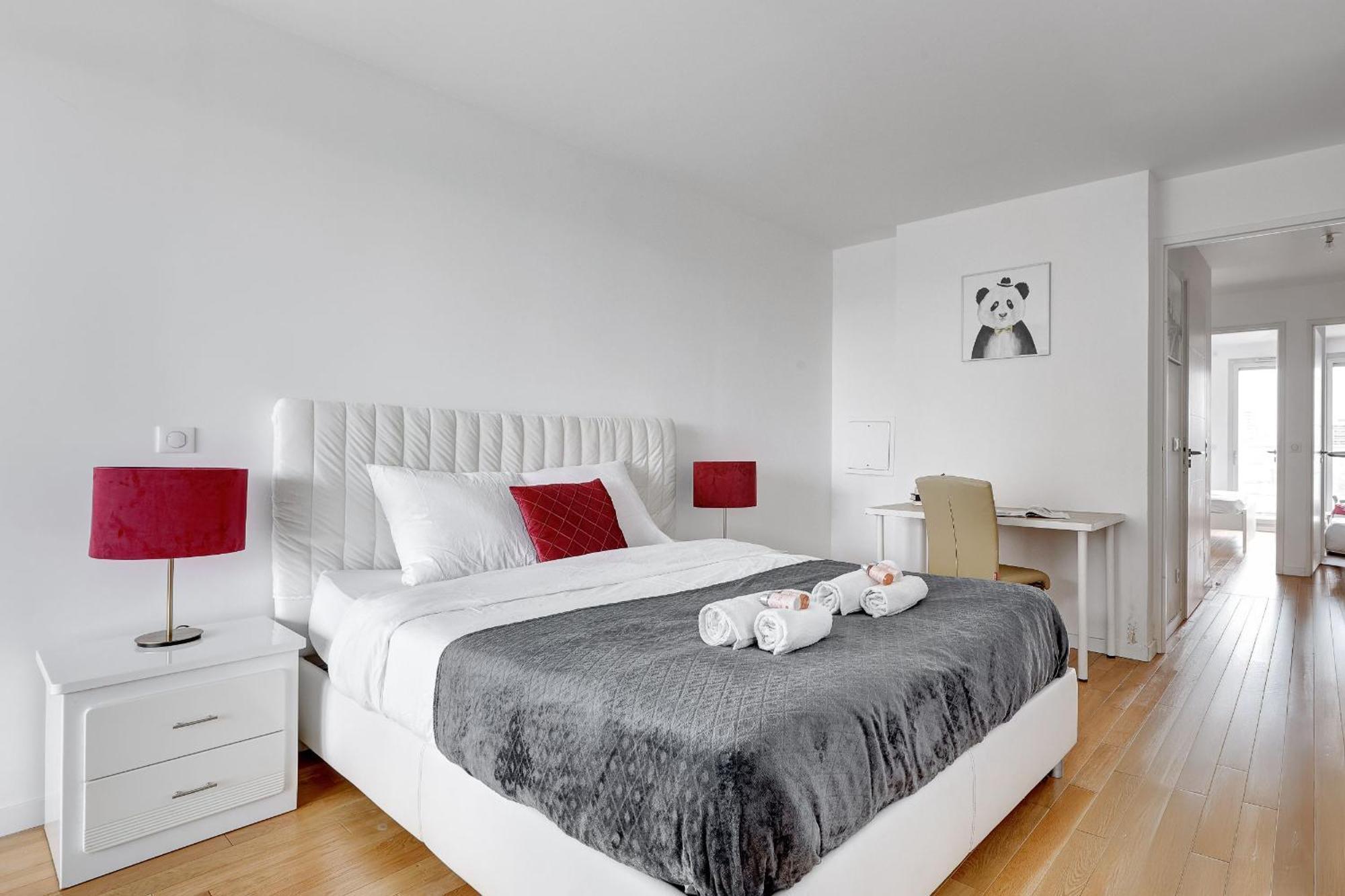 Mitterand, Penthouse Parisien Avec Balcon Appartamento